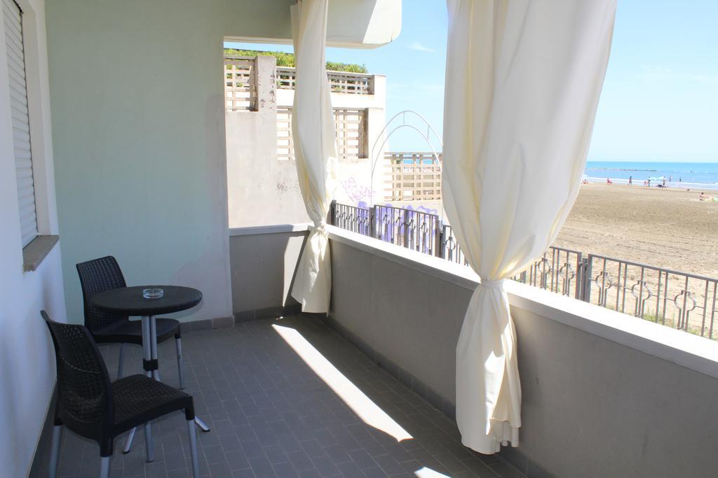 Hotel Marocca Nettuno Exterior foto