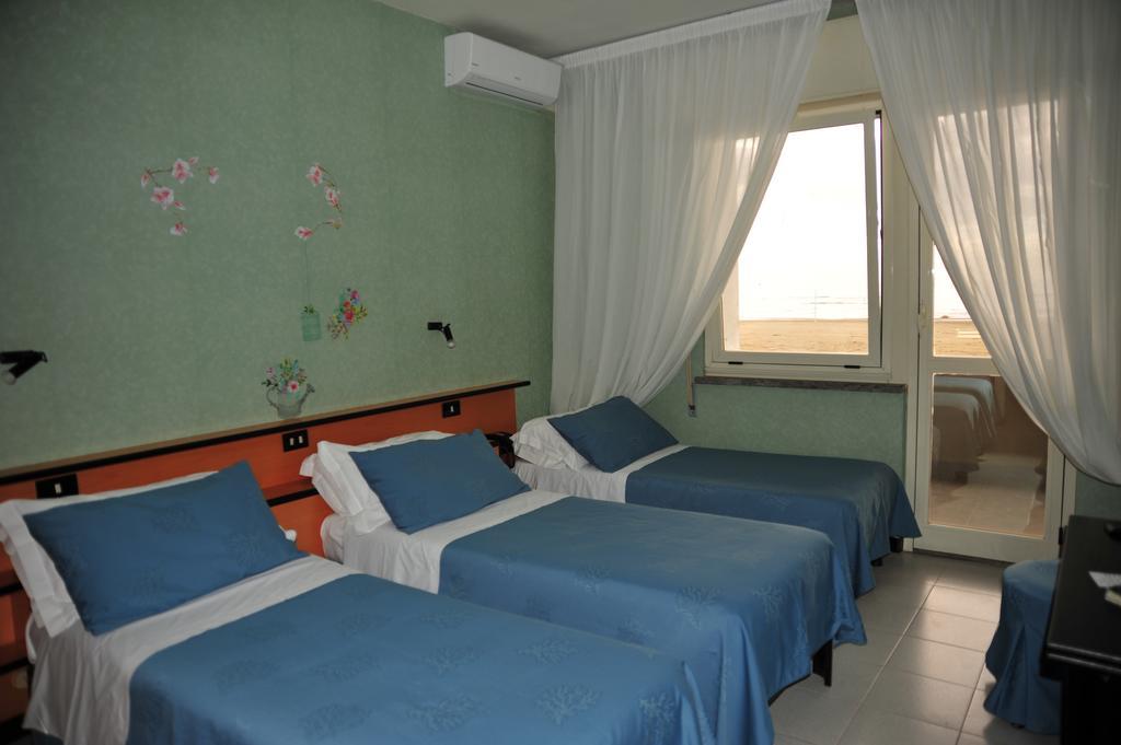 Hotel Marocca Nettuno Zimmer foto